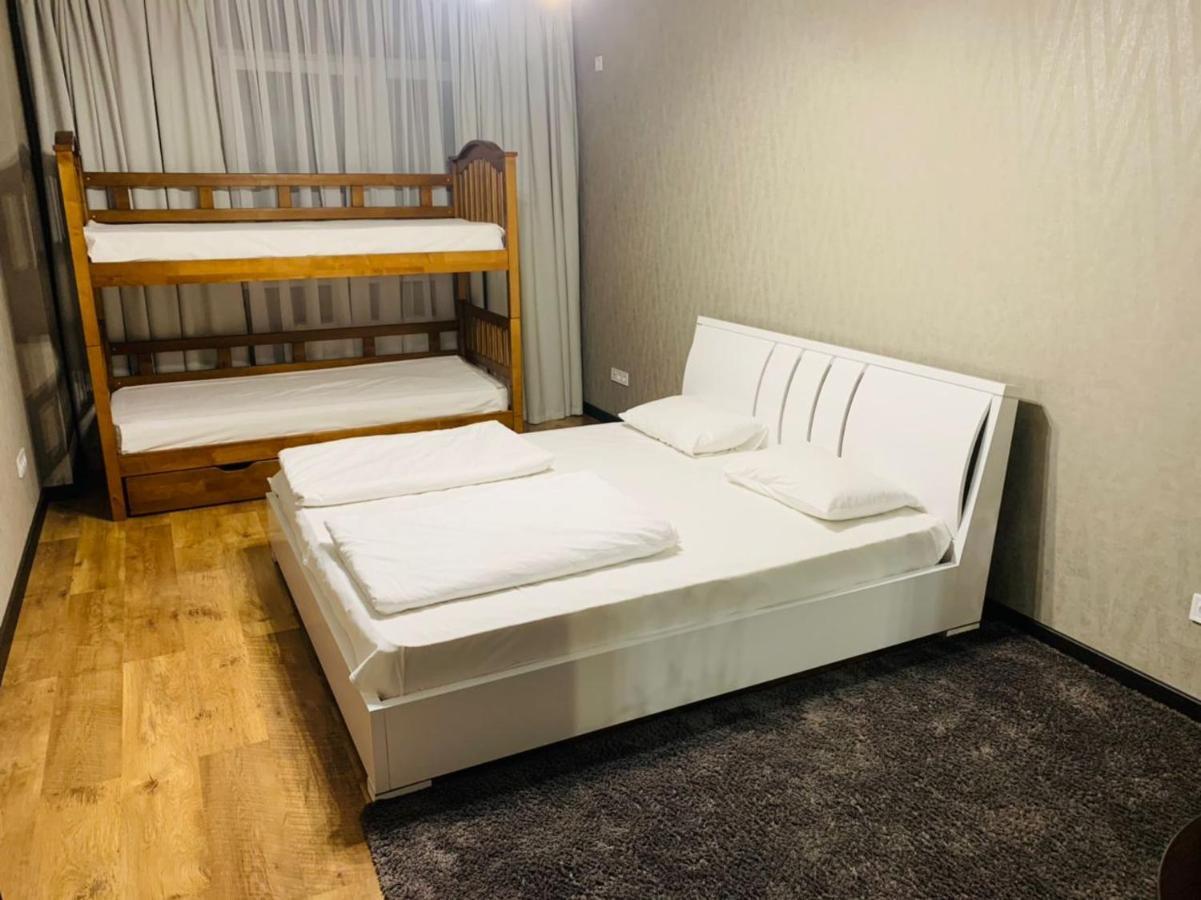 Apartment Voskresenska 18 , Парковые Озера Kiev Exterior foto