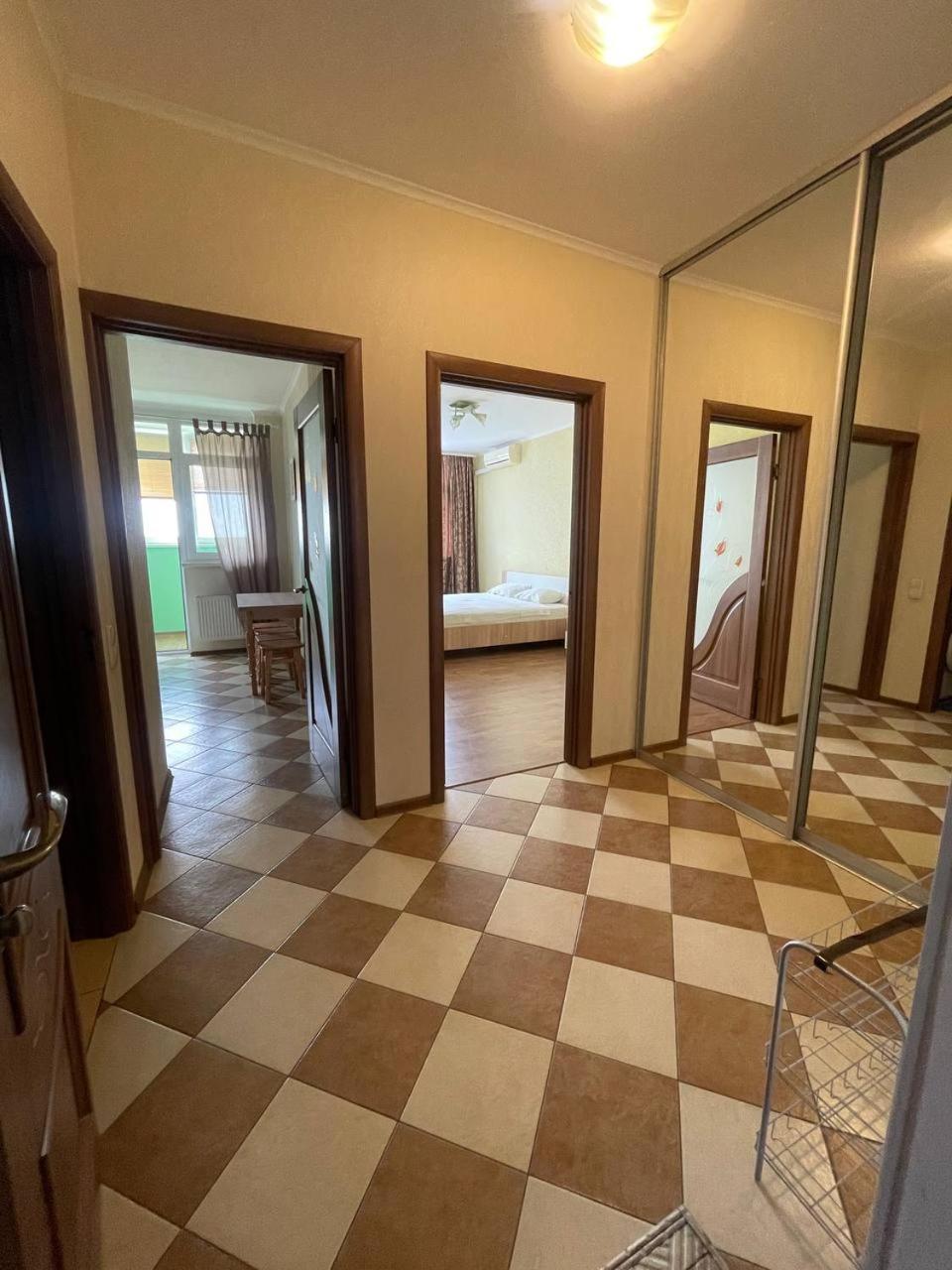 Apartment Voskresenska 18 , Парковые Озера Kiev Exterior foto